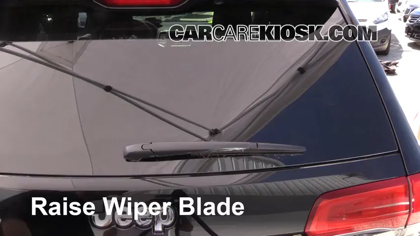 2017 Jeep Grand Cherokee Laredo 3.6L V6 FlexFuel Balais essuie-glace arrière Changer les balais des essuie-glace
